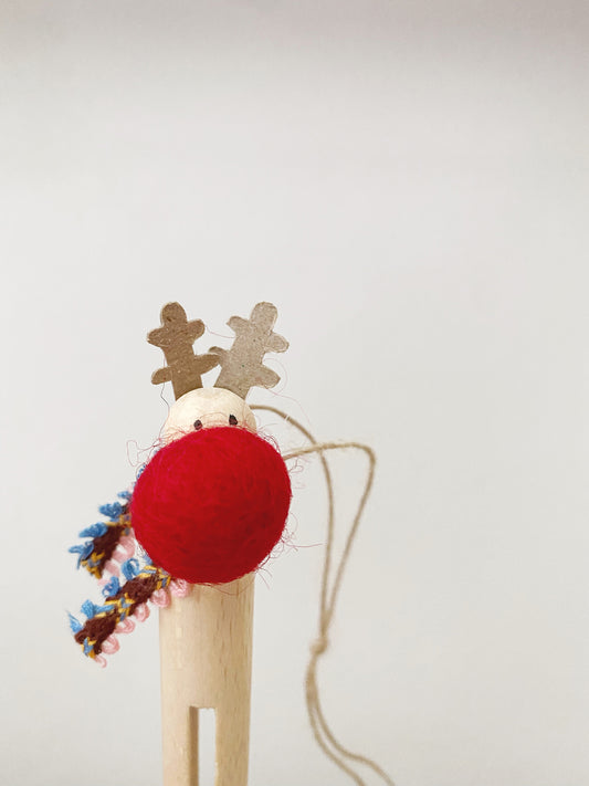 Wooden peg reindeer decoration